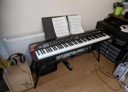 پیانو دیجیتال کرگ